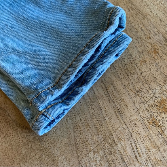 American Eagle Light Blue Jeans - Picture 3 of 4